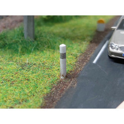LTA043 : Lot de 5 balises de signalisation routière